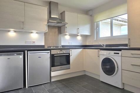 7 Willowbank Grove, Flat 2/1, Alexandria G83 9GE Web Username: photo 4