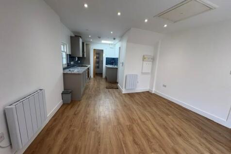 Living area 1.jpg