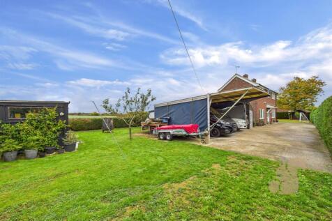 Side Garden &amp; Carport
