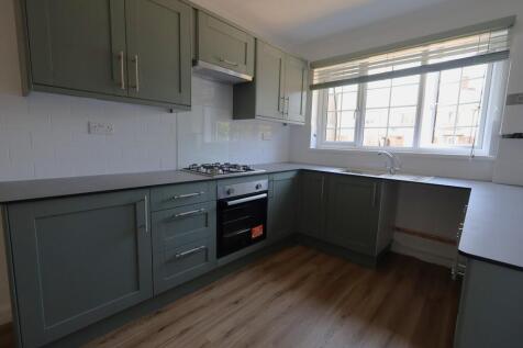 Fraser Road  Gosport  UNFURNISHED photo 3