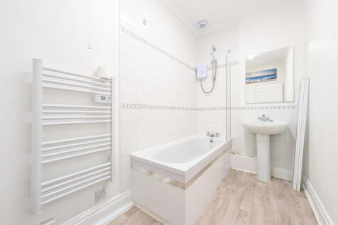 To Let - Lakeview Court, Promenade, Southport - One Bed Third Floor Apt photo 3