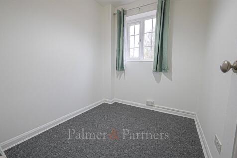 Rookwood Close, Clacton-on-Sea, Essex, CO15 photo 5