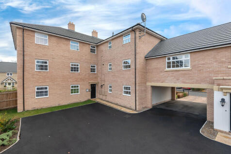 FLAT 17 Barwick Place, Newton Kyme photo 2