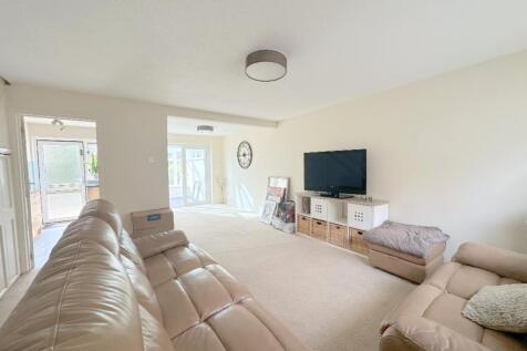 Buckingham Drive, Luton, LU2 photo 3