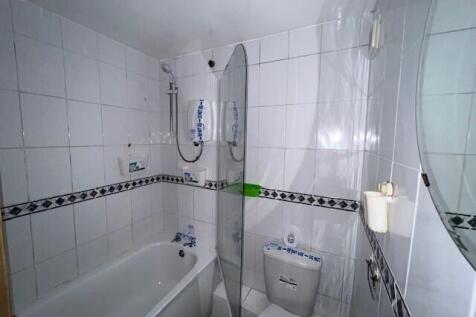 Bathroom T202610091542.jpg