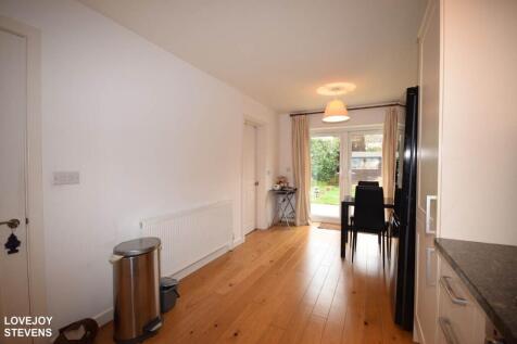Valley Road, Newbury, RG14 photo 4
