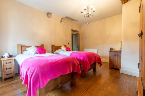 Bedroom 2 with En...