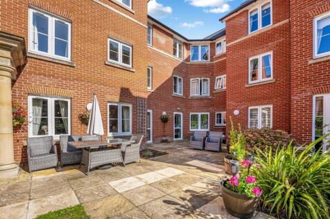 Foxhall Court Patio area.jpg