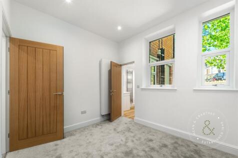 207 Cathedral Rd flat 2-2.jpg