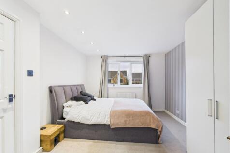 CAM02093G0-PR0067-STILL015