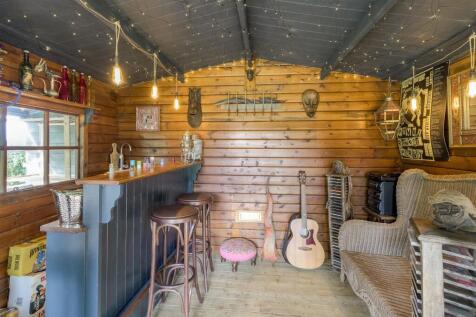 1 Knowle Hill, Hurley