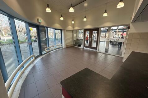 Retail Property (high street) to rent Image 3
