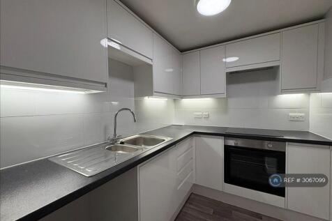 2-bed flat on Christchurch Road, Bournemouth, BH7, £1,050/mo