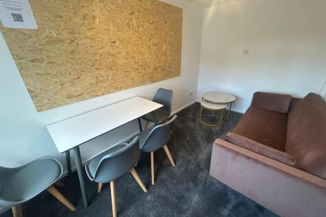 33 St Helens Road, Leamington Spa photo 3