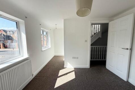 Leighton Road, Enfield photo 5