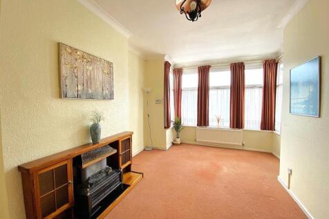Flat 2, 31 Albany Rd - Lounge1.jpg