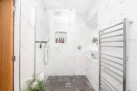 BEDROOM ONE EN-SUITE