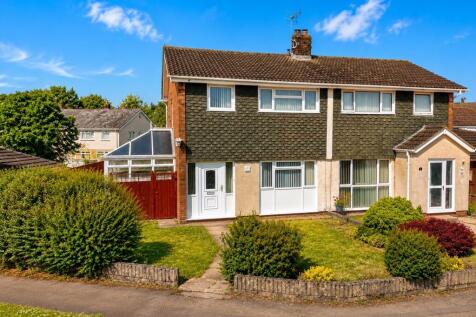 SPACIOUS 3 Bedroom Home