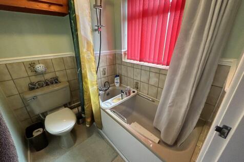 77 Norman Drive, Mirfield, WF14 9SS photo 5