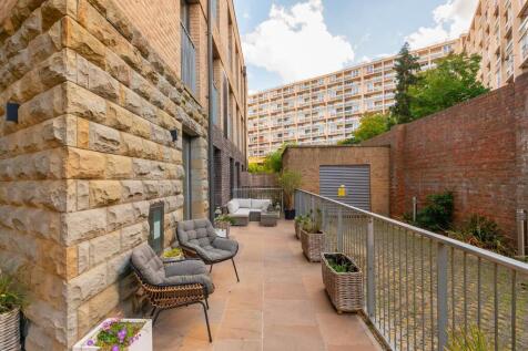 0F1HRE - External H.jpg