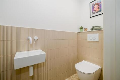 169 Peterborough Road furnished-9.jpg