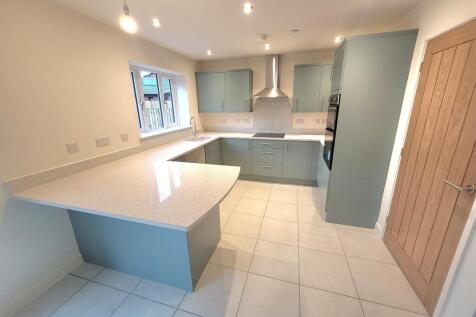 KITCHEN/ DINING ROOM