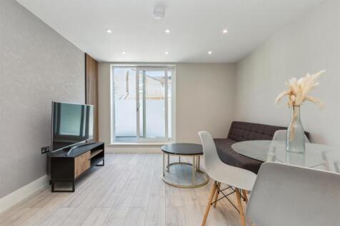 Flat 2, 52 Gilbey Road SW17 reception 2 new.jpg