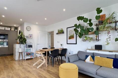 3 Bedroom, New Build, E6 For Rent By Barrain Londo