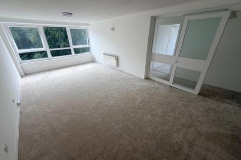 Withyholt Court, Charlton Kings, GL53. photo 3