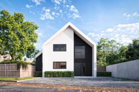 A newly renovated detached family home in Hill He