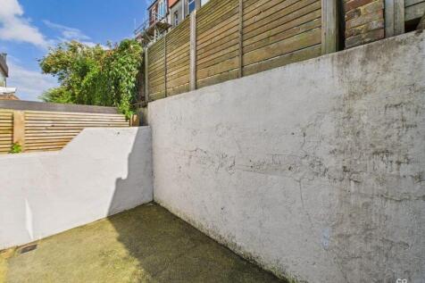 COURT YARD GARDEN AREA