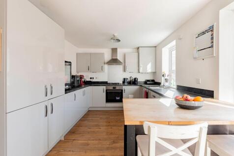 Kitchen/Dining Room (3)