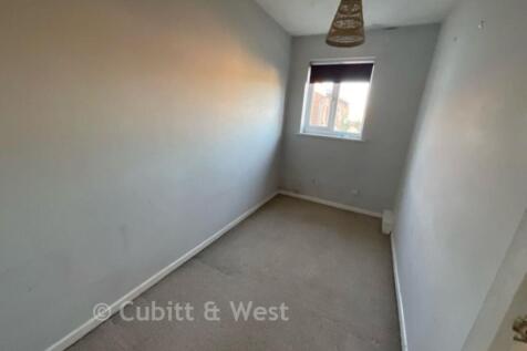 Bedroom 3 02.10