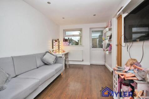 Dykin Road, Widnes, WA8 photo 4