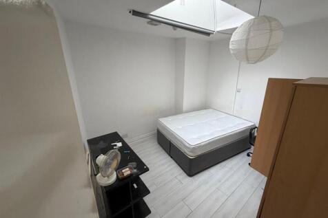 Bright double bedroom with skylight and storage...