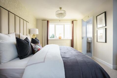 King-size bedroom with space for storage