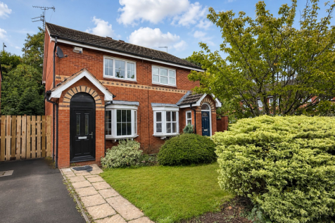 2-bed semi-detached on Petworth Close, Manchester, M22, £1,200/mo