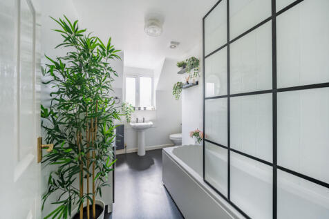 1319810-10-686bcc...