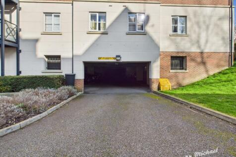 CAM03852G0-PR0209-STILL016