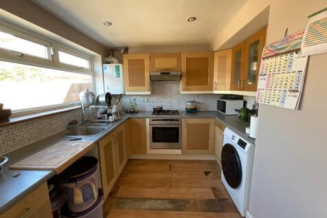 KITCHEN 14'8 x 9'1