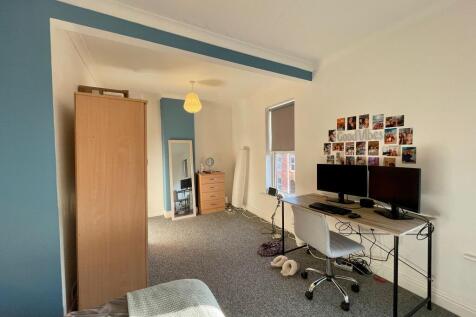 3 Bed Student House // West End | Jul 2027 photo 3