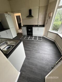6 bedroom Detached for rent