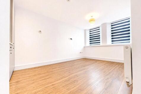 Elizabeth Way, Harlow, Essex, CM19 photo 3