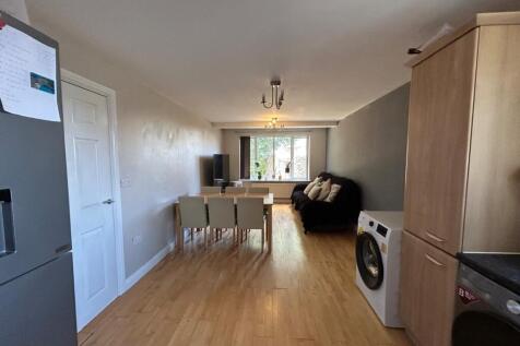 Berkeley Close, Eccleshill, Bradford, West Yorkshire, BD2 photo 4