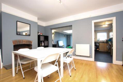 Dining room (2).jpg