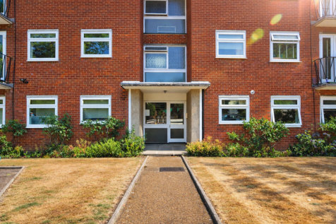 Barton Court Beckenham BR2 apartment entrance pres
