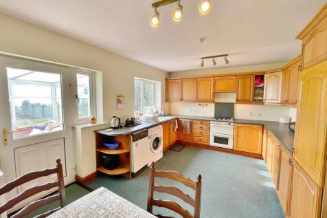 Breakfasting kitchen