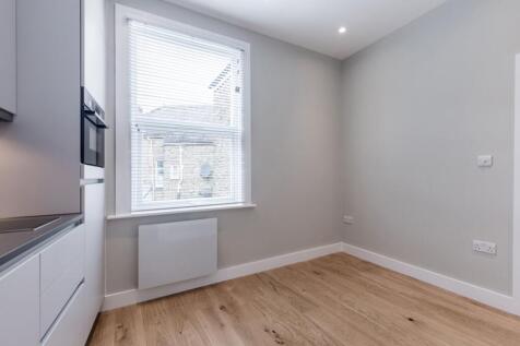 Flat 6 68 Arodene Road photo 4