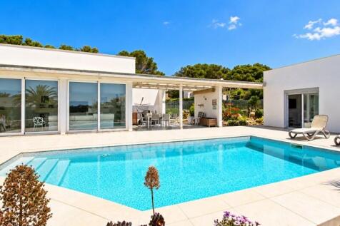 Designer villa with sea views in Binibeca