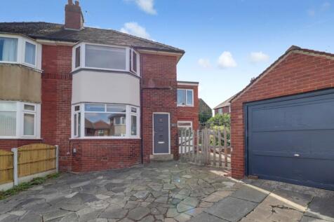 Leeds, LS27 - property photo